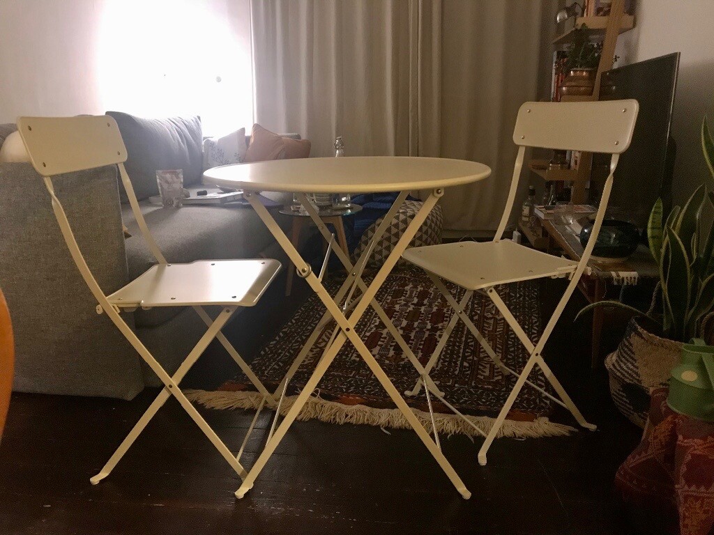 gumtree folding table and chairs